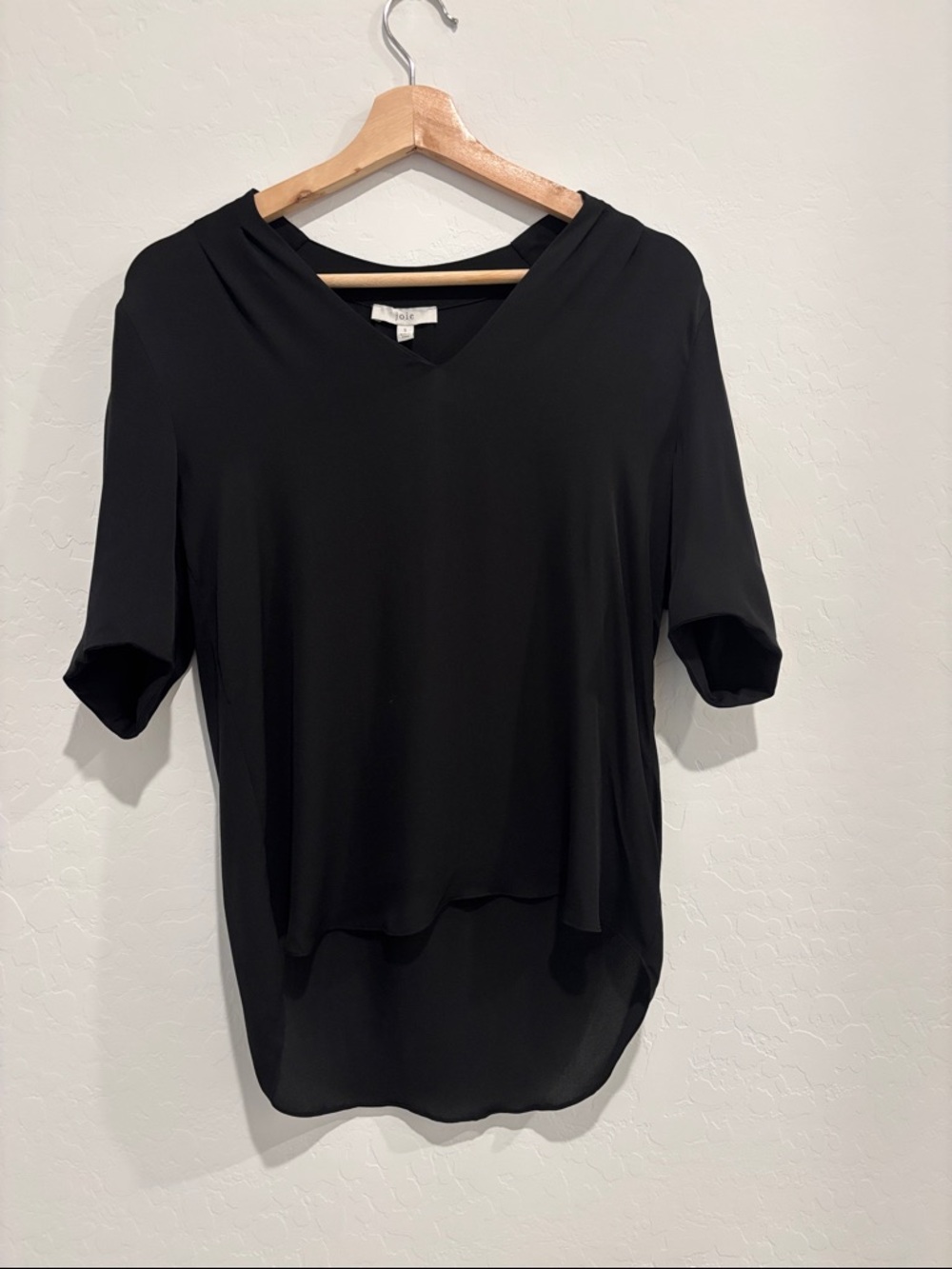 100% Silk Joie Black Ance V-Neck Blouse